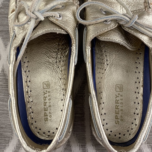 Sperry Metallic Gold Geuine Leather Non-Marking Anti-Slip Boat Shoe Size: 7.5 - Picture 4 of 7